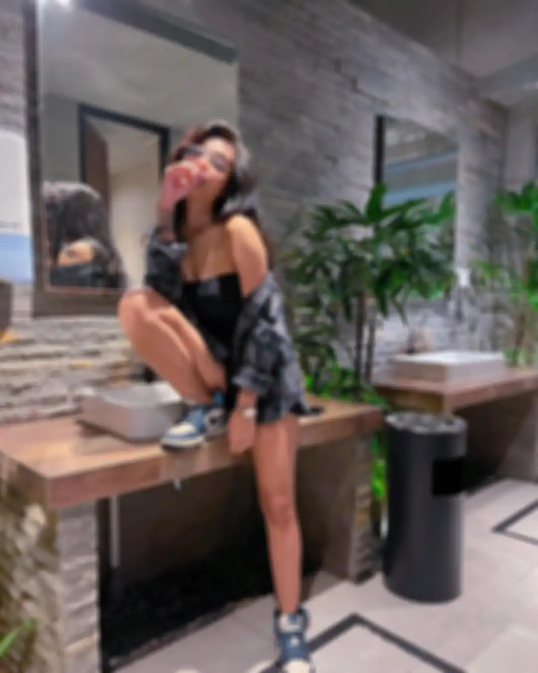 Foto DJ Joice yang punya nama asli nan Islami disebut sebagai pemersatu bangsa. Alasannya pakai narkoba bikin nyesek.