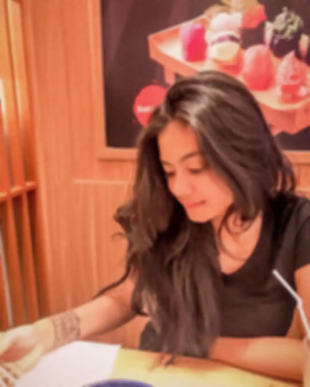 Foto wajah DJ Joice Challista jadi sorotan usai ditangkap polisi. Simak bioda data DJ Joice yang ngaku dipegang area sensitifnya.