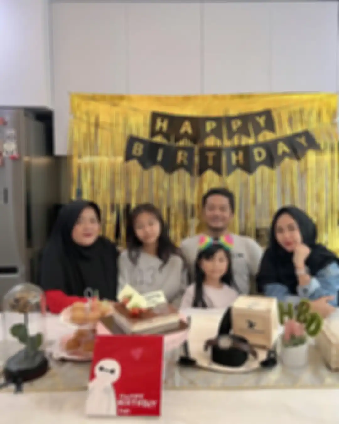 Gisel punya manajer yang pintar jualan. Foto sosoknya sempat disebut-sebut gegara kasus video panas ibunda Gempi.