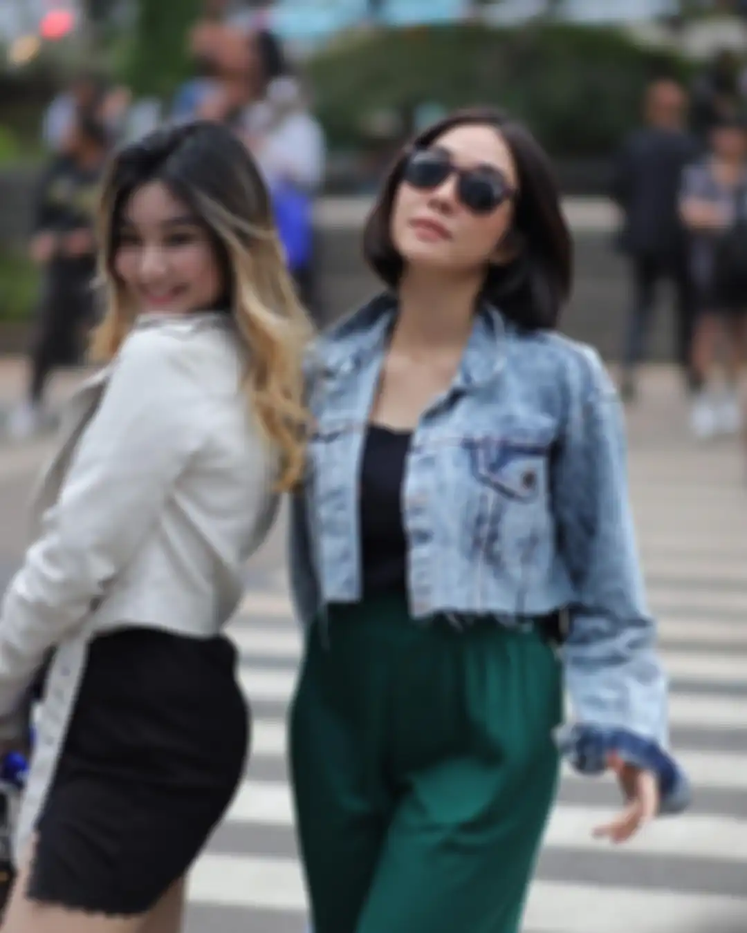 Gisel malah dibilang mirip Jeje dalam kondisi begini. Ibunda gempi sempat mengelus-elus Bonge di Citayam Fashion Week. 