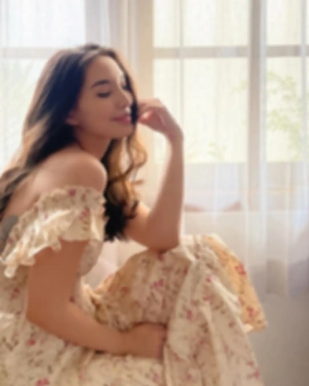 Manohara mantan pacar Ardi Bakrie beri respons begini disentil hal sensitif. Kehiduapn Manohara setelah pindah agama jadi sorotan.