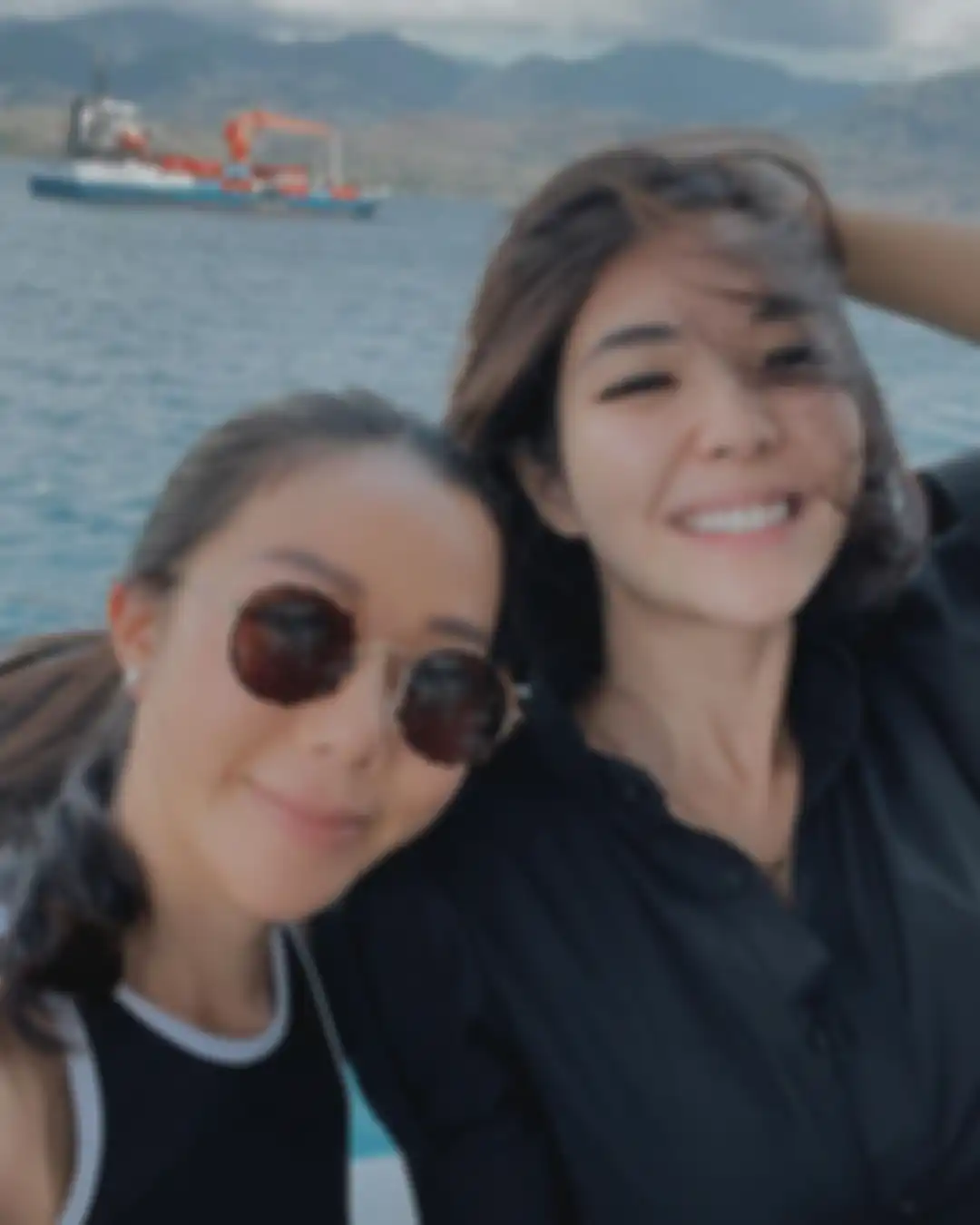 Gisel girang bisa posting foto di Alor, Nusa Tenggara Timur. Dia semakin ketagihan diving. Wajahnya disorot netizen. 