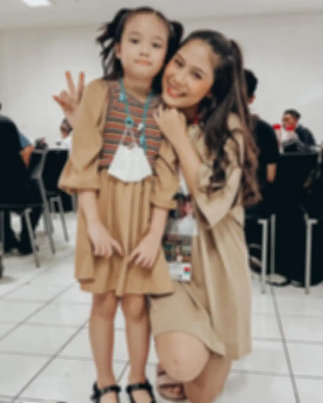 Inilah 4 foto Gempi pertama kali nonton festival musik. Gisel ngakak anaknya salting minta Ardhito Pramono jemput di rumah.
