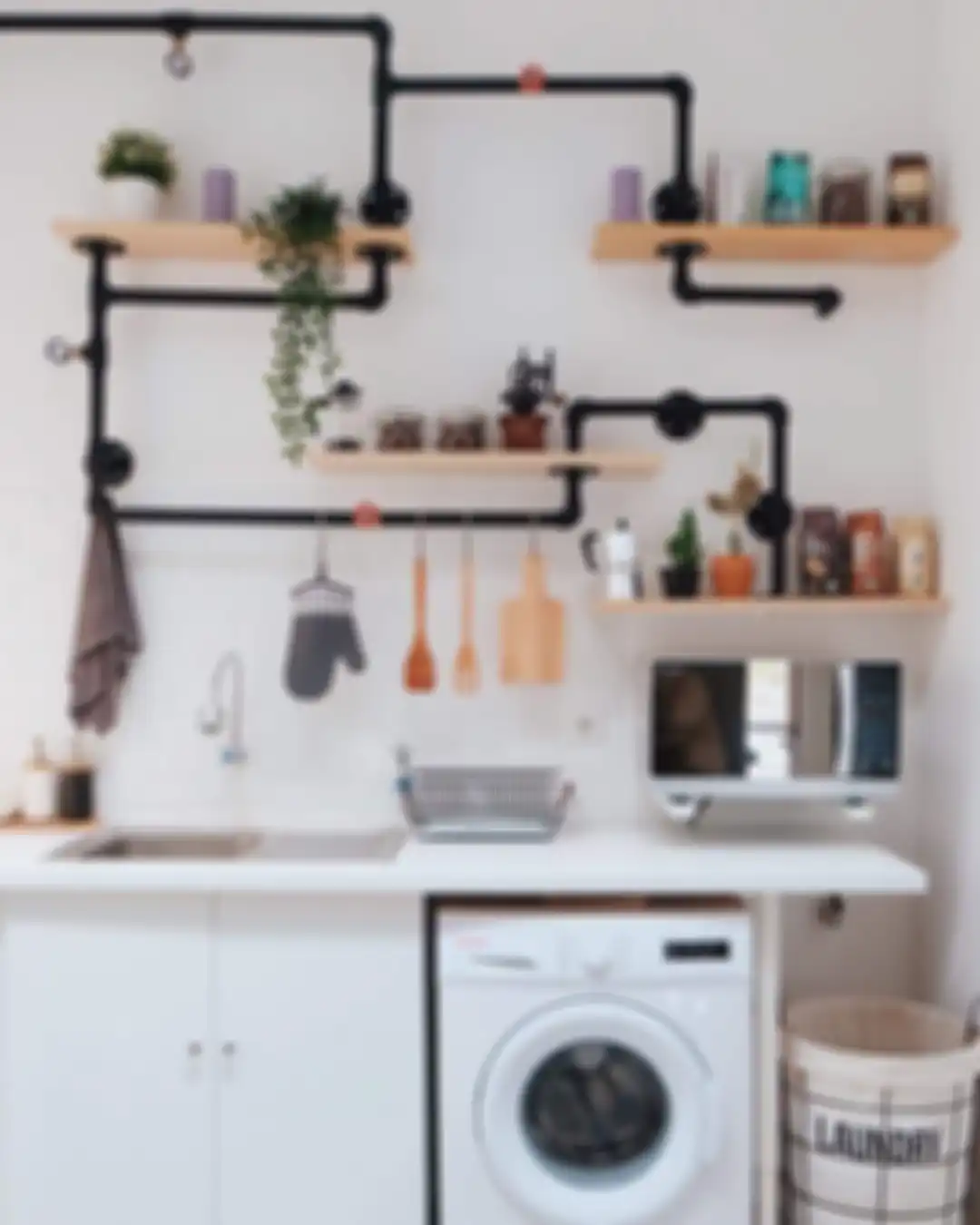 Pemilik rumah tanpa sadar melakukan kesalahan ini saat membuat rancangan desain dapur mungil. Foto area masak pun diejek.