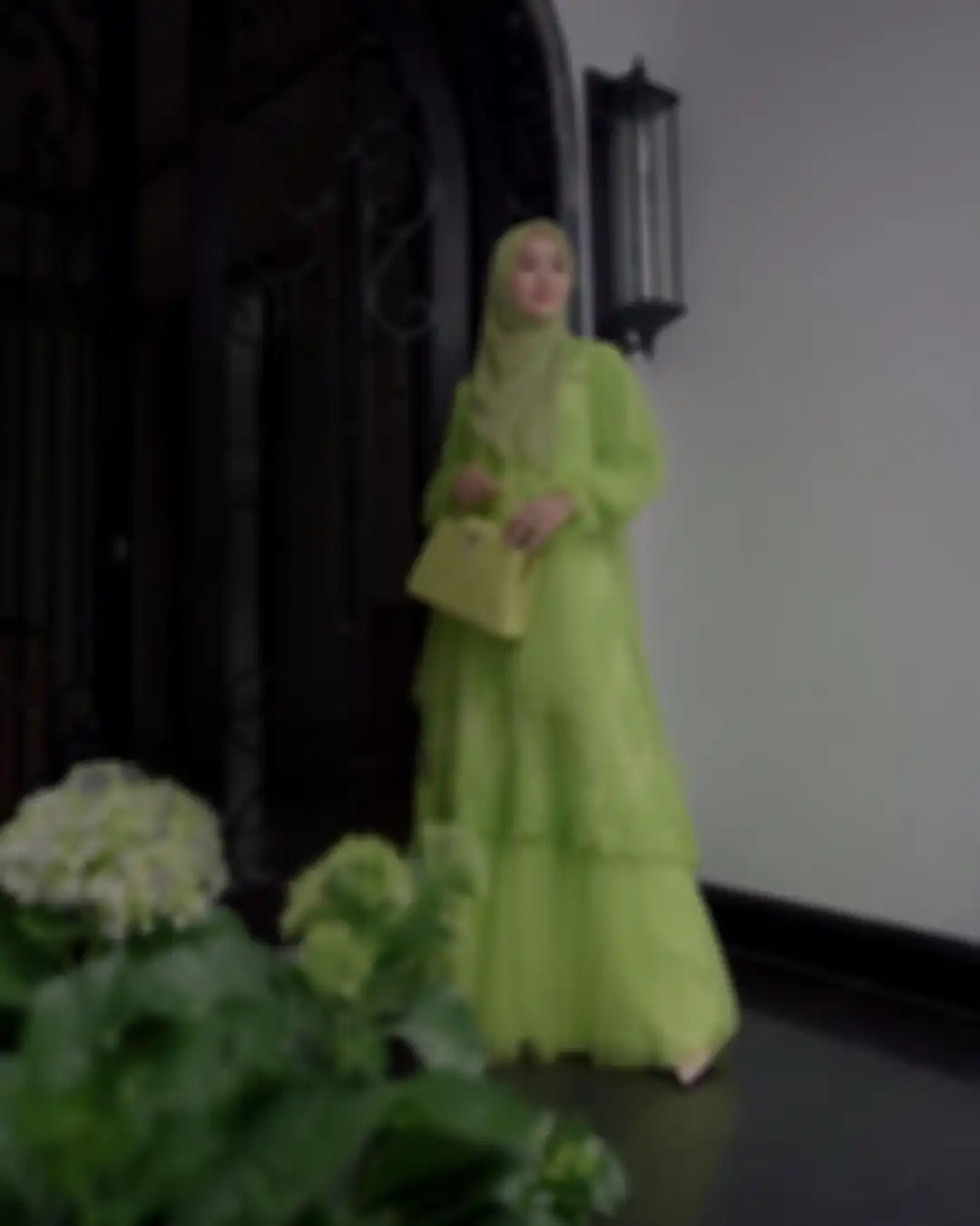 Warna outfit kondangan hijab yang beda dari yang lain