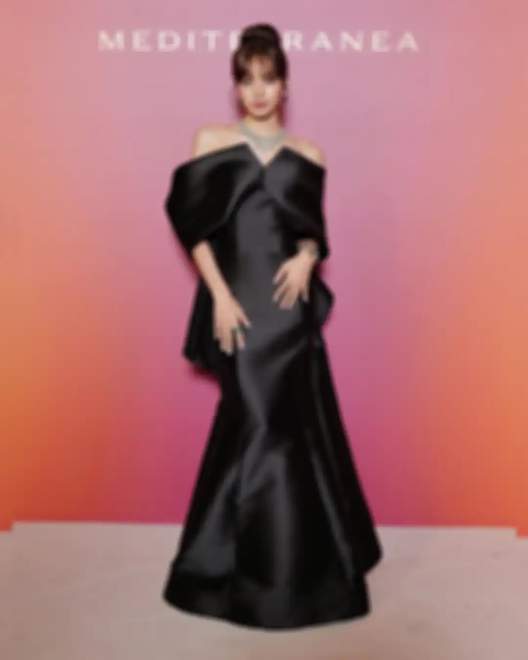 Outfit glamor Lisa BLACKPINK di acara BVLGARI Mediterranean