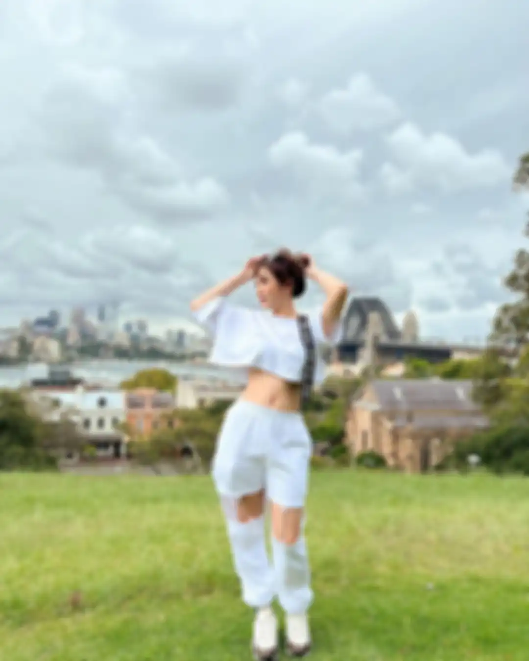 Outfit crop top Livy Renata ala Korea