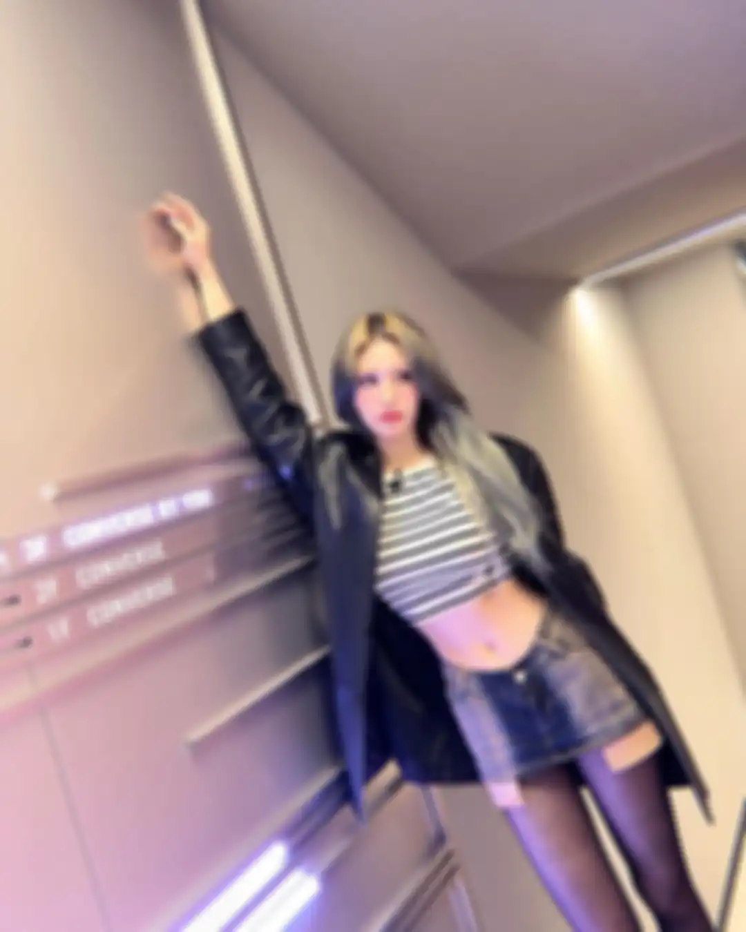 Outfit rok mini Jeon Somi