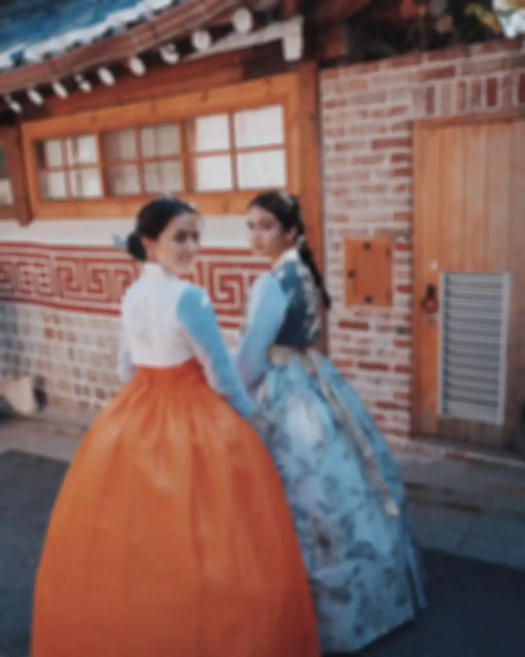 Fashion Marsha Aruan dan Dea Annisa di Korea