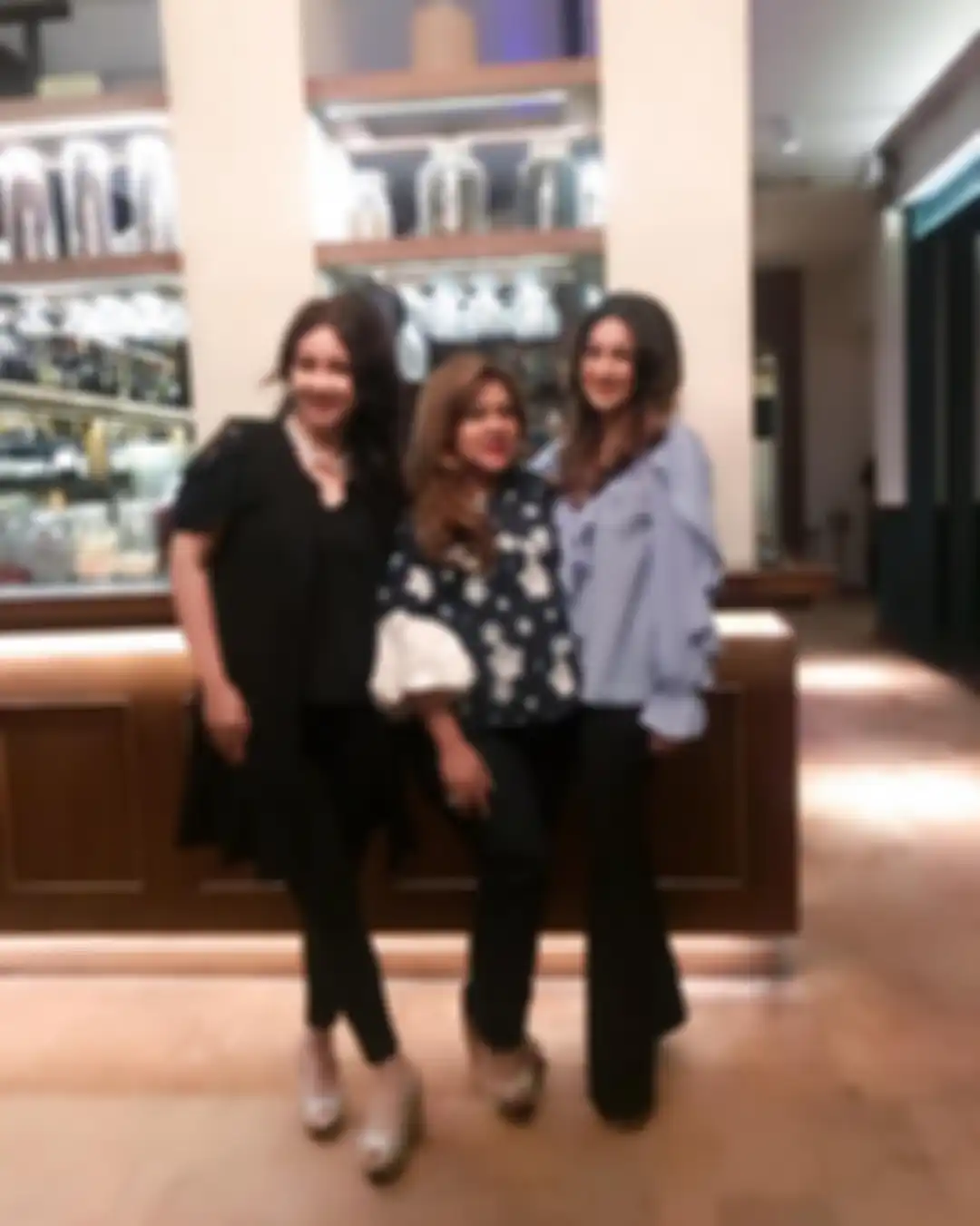 Diana Pungky dan dua sahabatnya