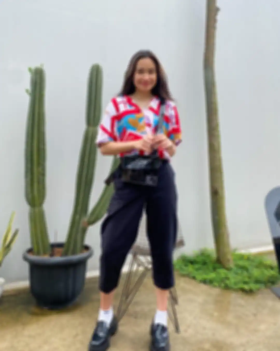 Padu padan outfit hitam ala Satine Zaneta
