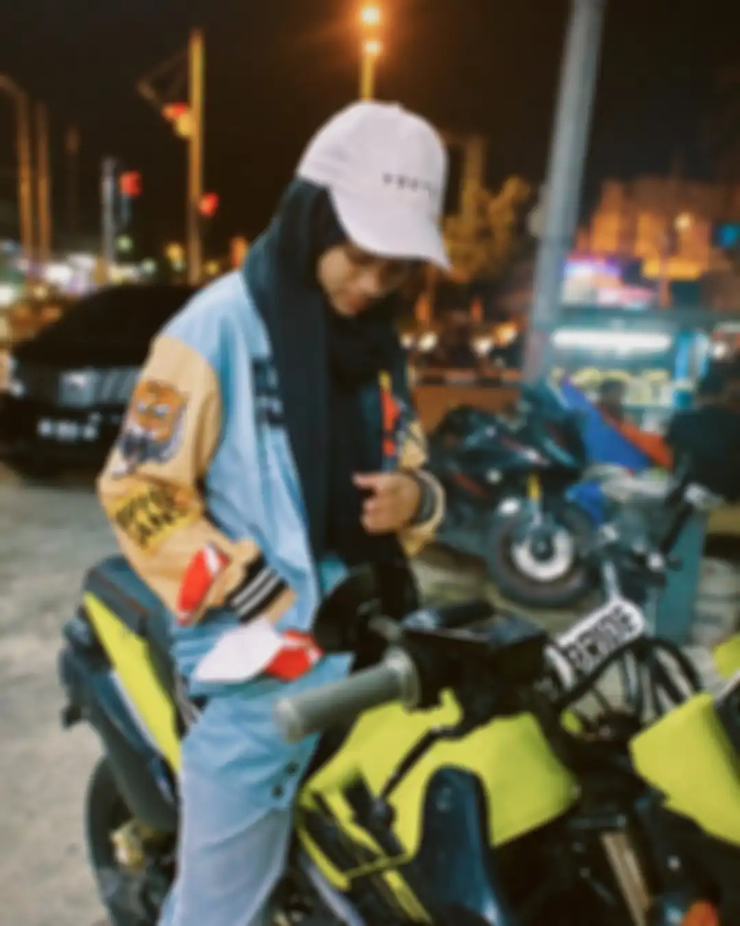 Outfit hijab tomboy ala Nabila Taqiyyah