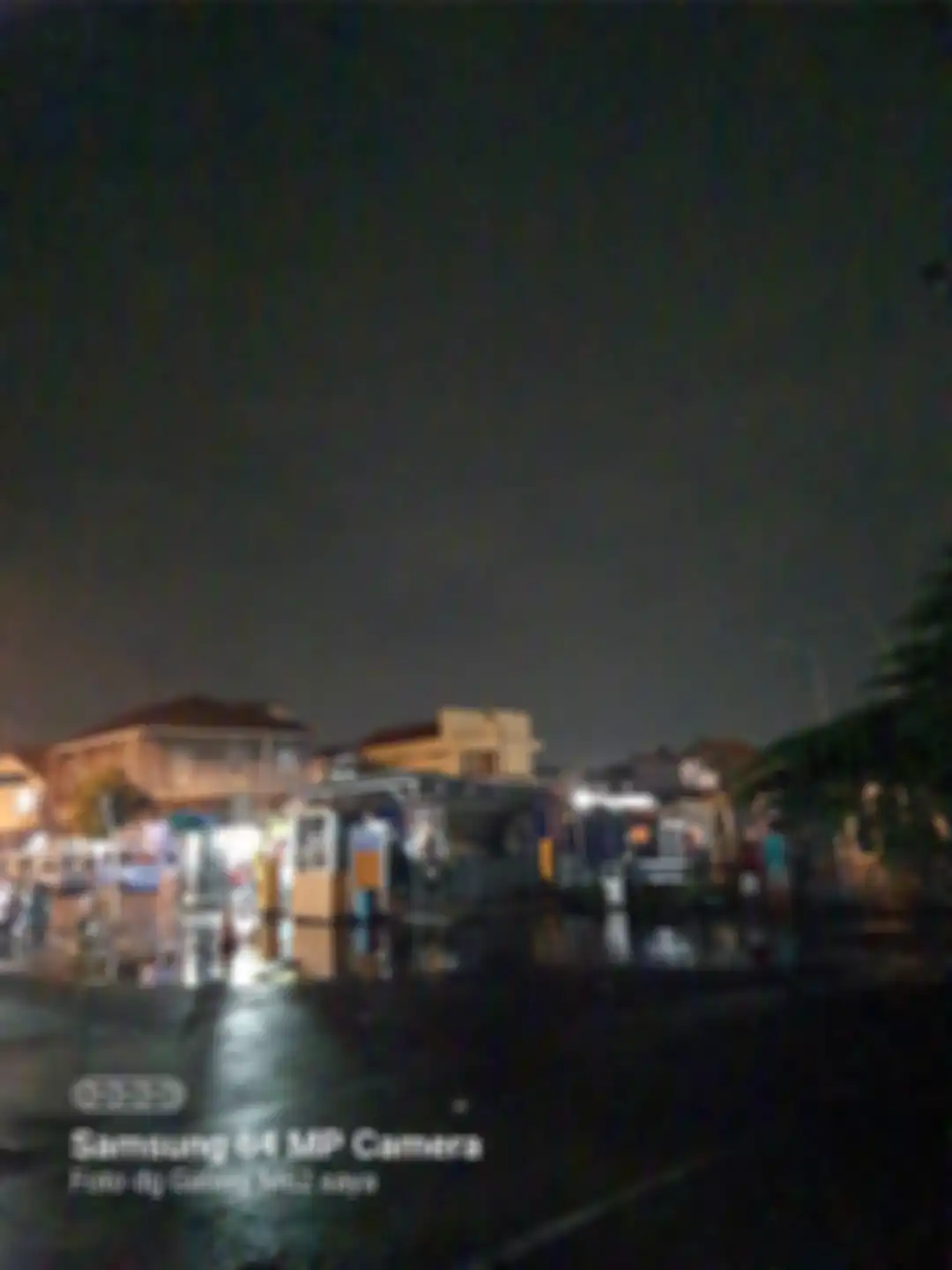 Hasil kamera 64MP Samsung Galaxy M62 di malam hari.
