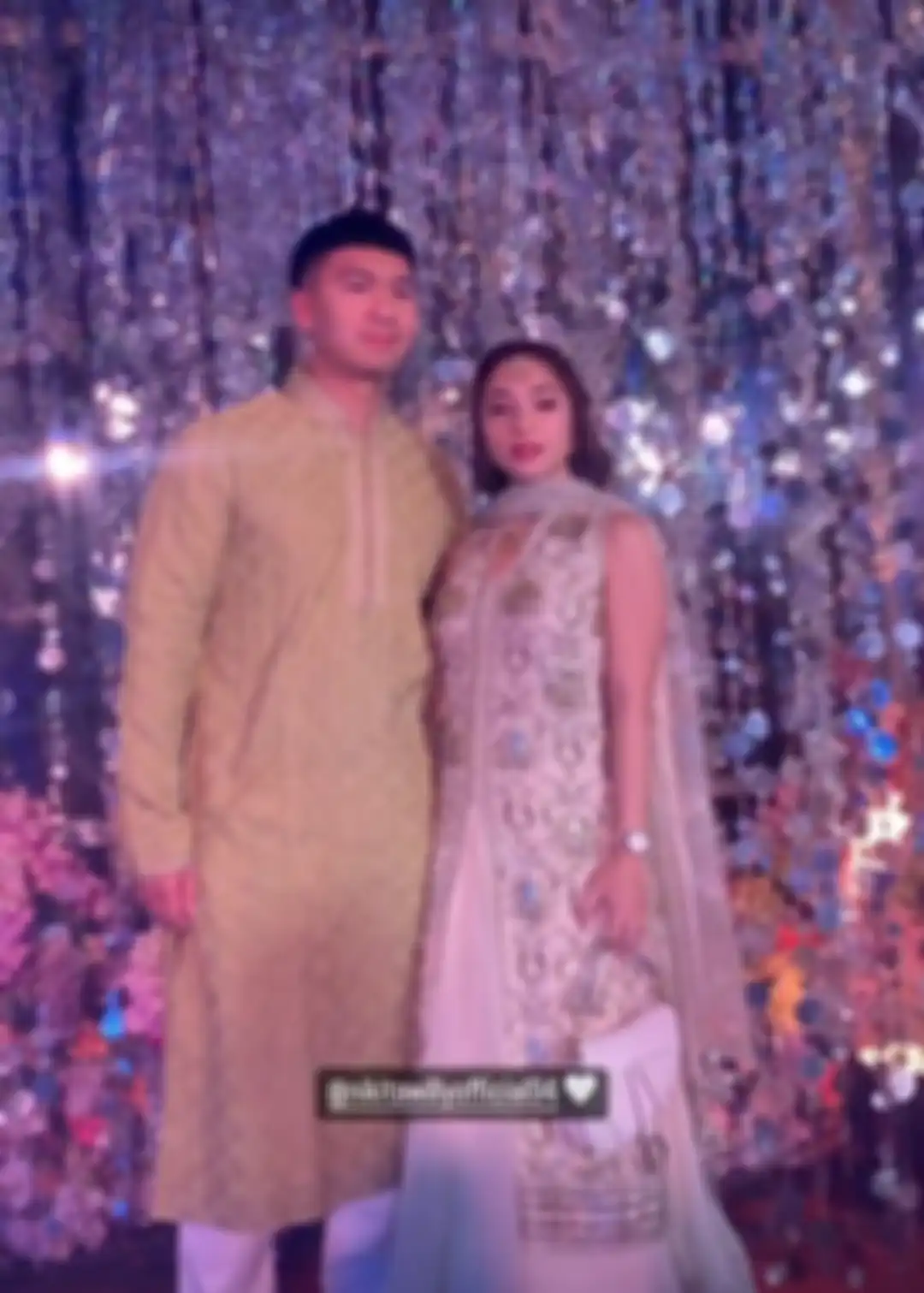 Penampilan Nikita Willy bersama sang suami rayakan Diwali. 