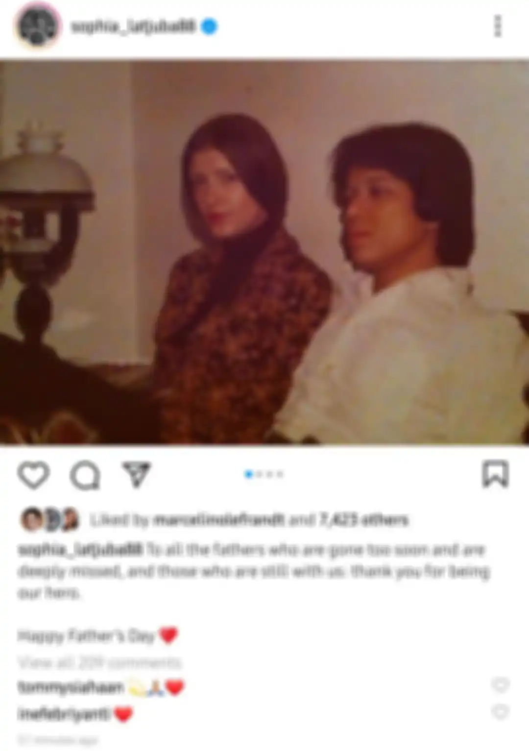 Postingan Sophia Latjuba