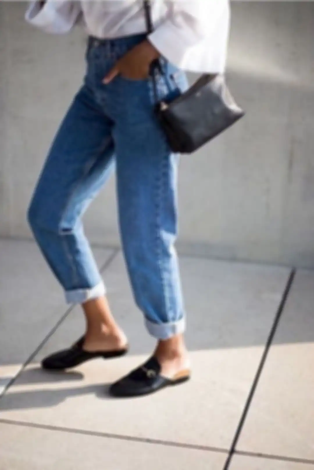 Baggy jeans + mules
