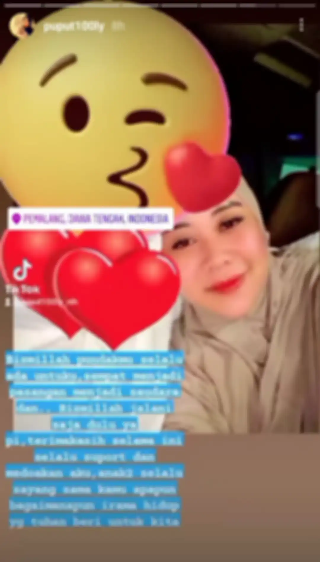 Postingan Puput yang diduga tengah dekat kembali dengan sang mantan suami pertamanya.