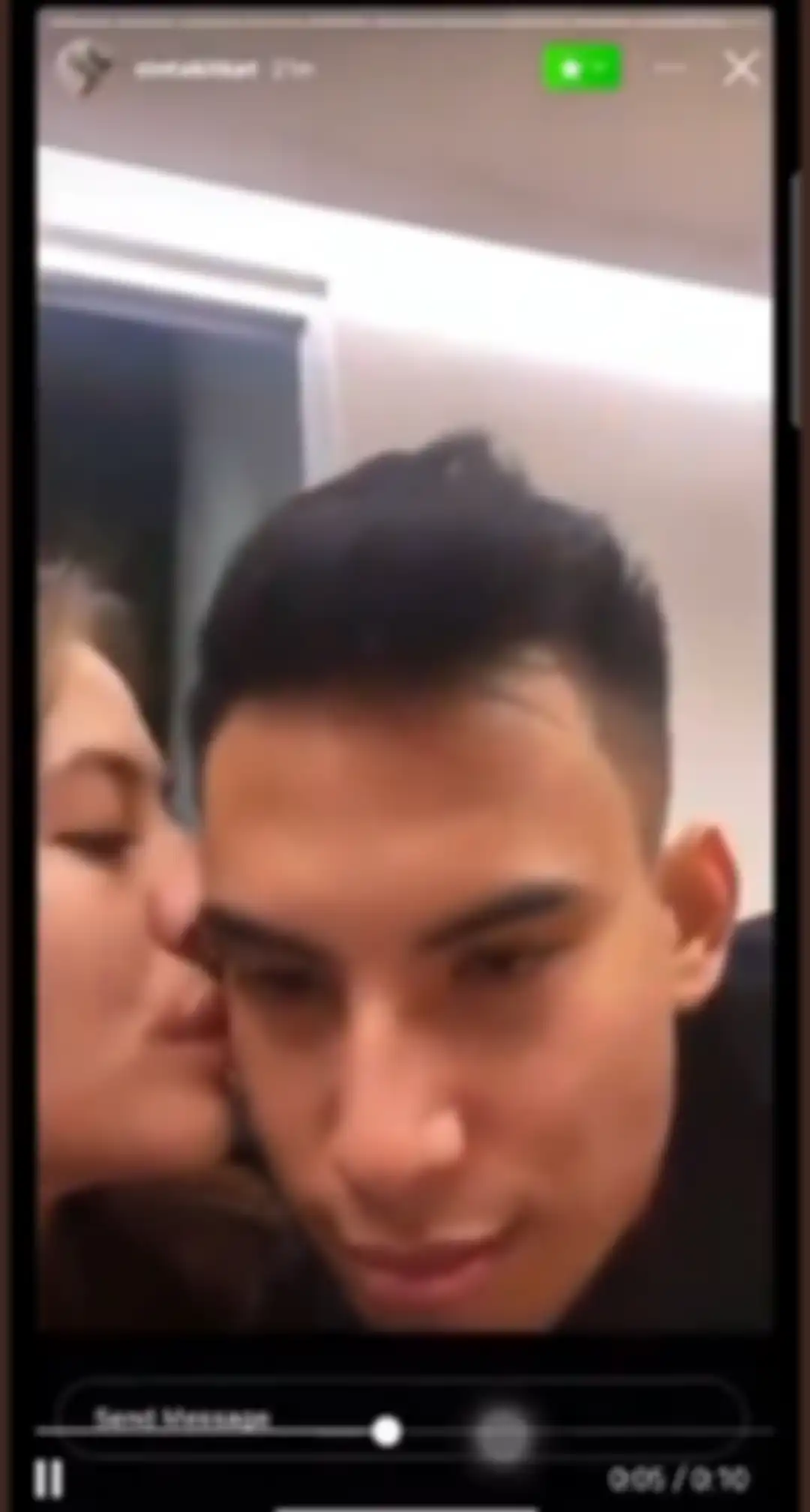 video berdurasi 11 detik diduga mirip Zara dan Niko berciuman.