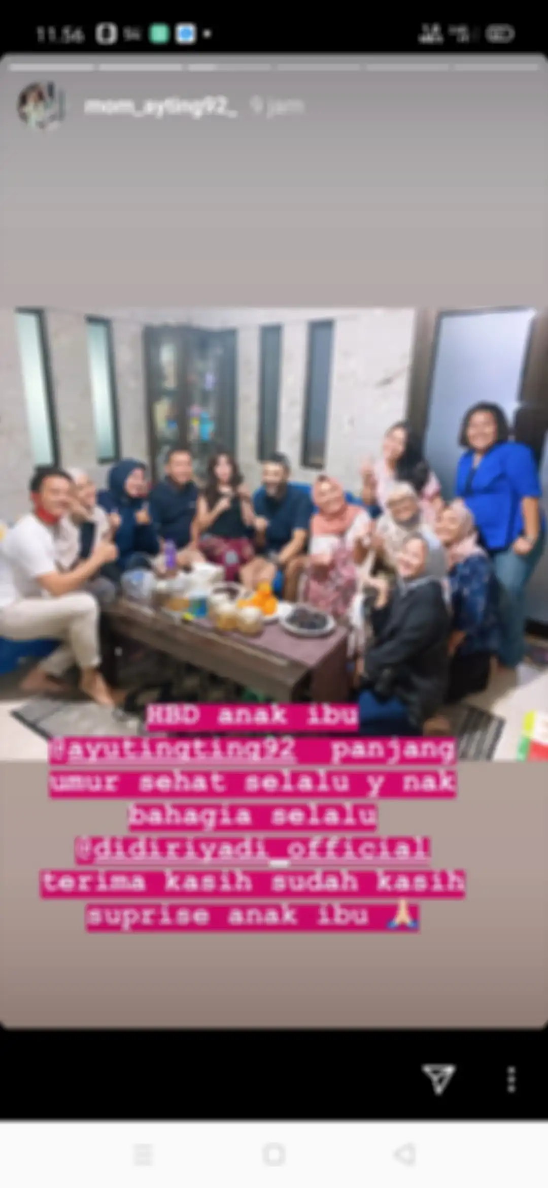 Didi Riyadi tampak berbaur dengan keluarga Ayu Ting Ting 