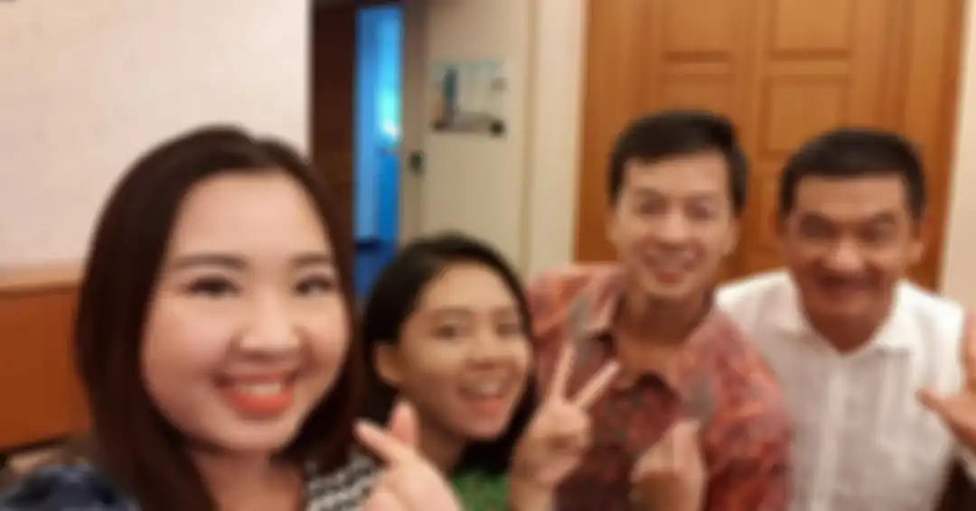 Dikenal ramah dan sederhana, Foto sepatu jebol yang viral telah membuat Armand Hartono, anak orang terkaya RI ini menjadi perbincangan. 