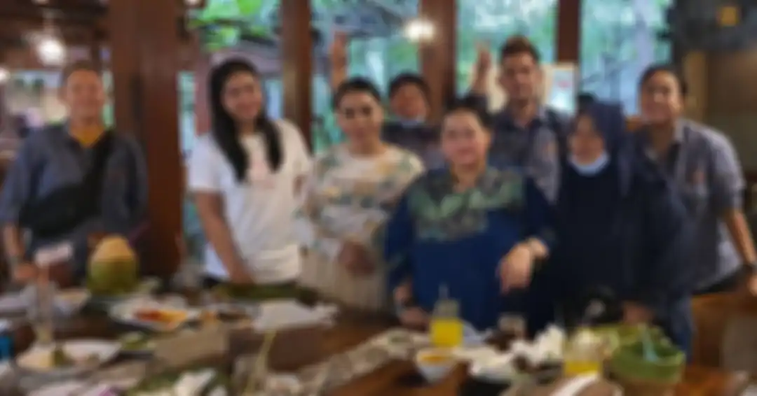 Baru-baru ini, penarawangan paranormal kejawen soal penyanyi R kena santet ramai dibahas. Ini ciri-cirinya yang jadi sorotan.