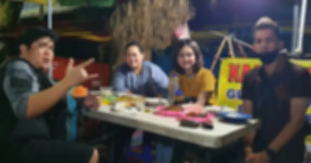 Baru-baru ini, penarawangan paranormal kejawen soal penyanyi R kena santet ramai dibahas. Ini ciri-cirinya yang jadi sorotan.