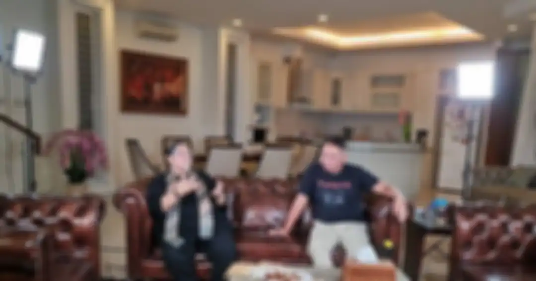 Baru-baru ini, penarawangan paranormal kejawen soal penyanyi R kena santet ramai dibahas. Ini ciri-cirinya yang jadi sorotan.