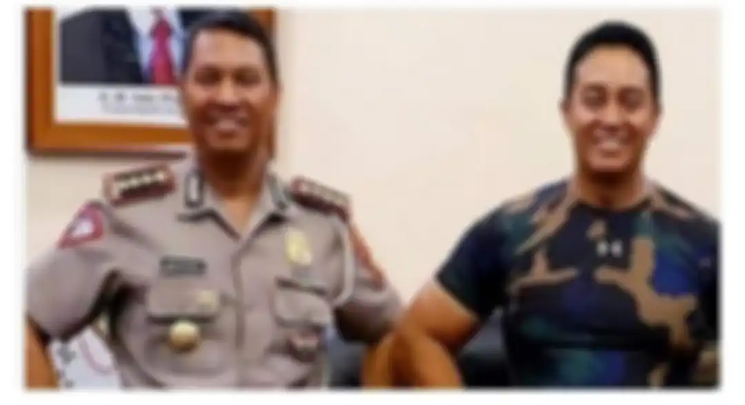 Walaupun foto adik bungsu Andika Perkasa itu tidak setenar sang kakak, namun soal karier Kombes Bhirawa tak kalah mentereng di Polri.
