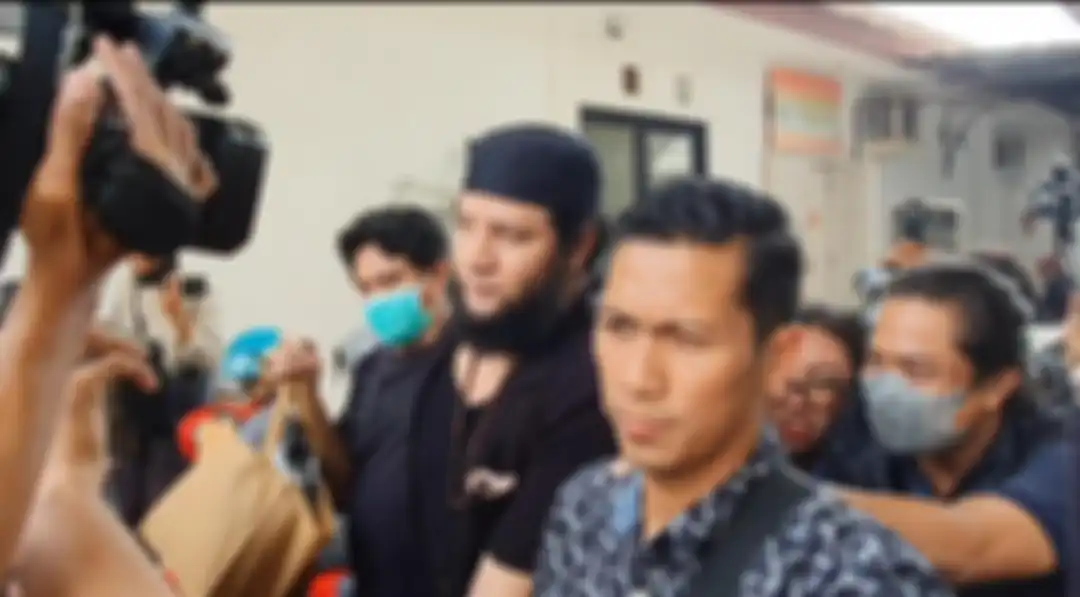 Ammar Zoni saat tiba di Kejaksaan Negeri Jakarta Barat, Kamis (18/3/2024). 