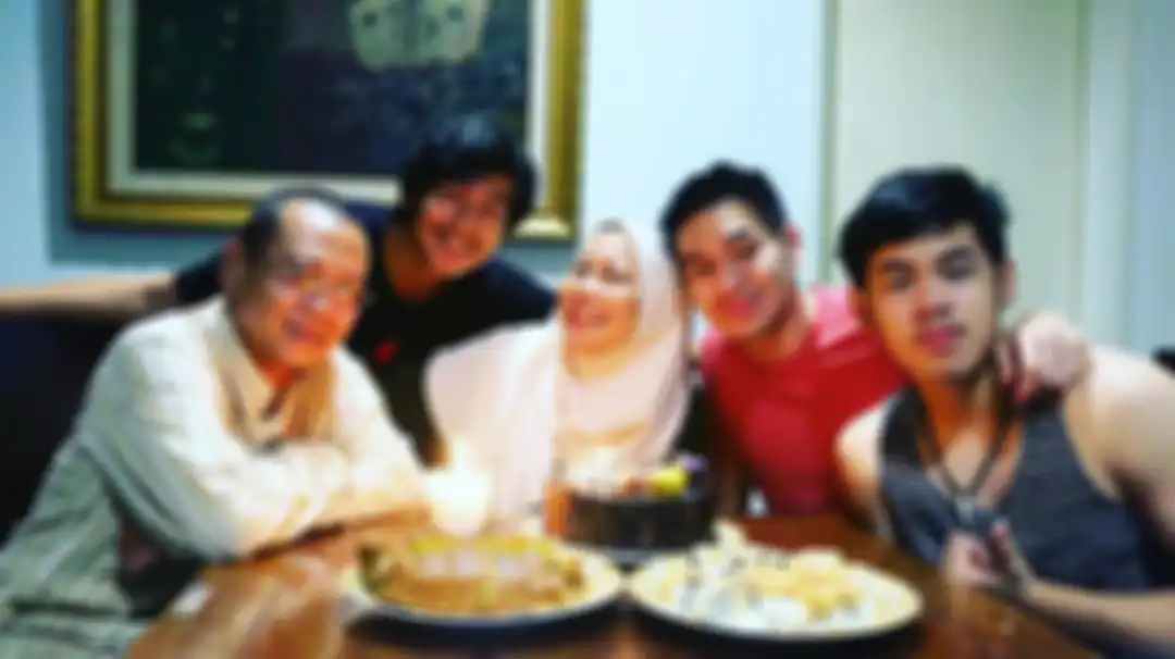 merayakan ulang tahun Dewi Yull