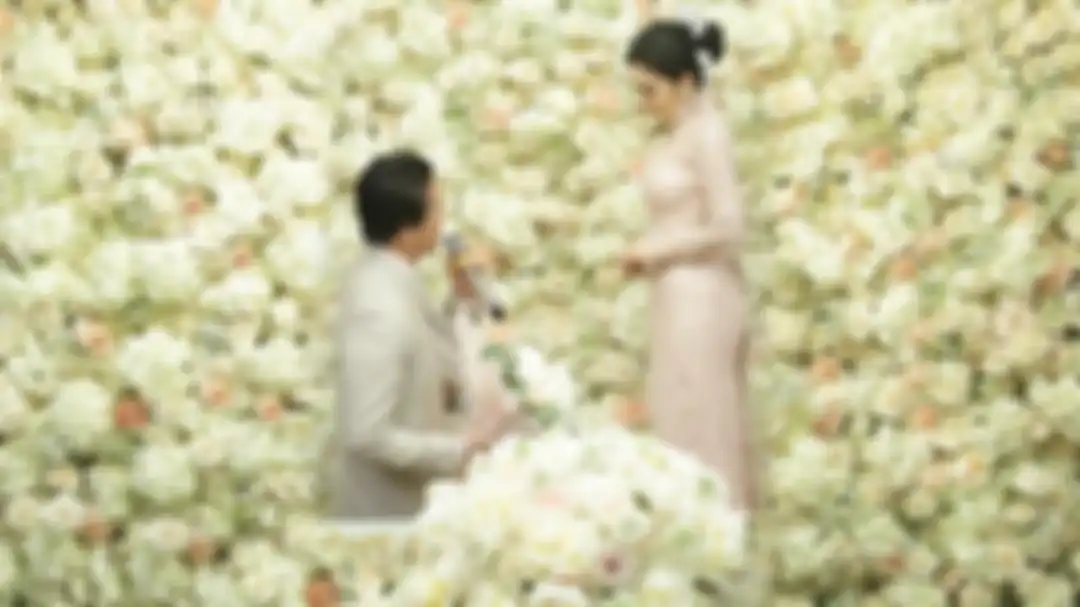 Foto mesra Syahrini dan Reino Barack saat acara lamaran