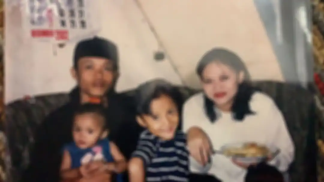Rizky Febian memasang foto masa kecilnya, mengingat kebersamaan bareng orang tuanya, Sule dan Lina Zubaedah.