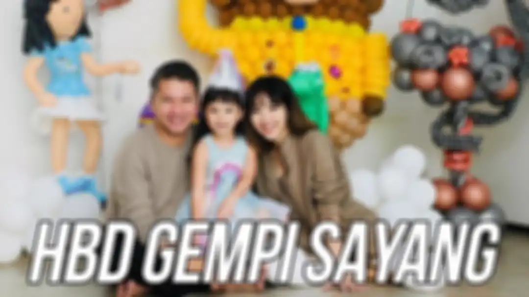 Foto Gisel bahagia bersama Gempi dan Gading Marten saat merayakan ulang tahun putri kesayangan mereka.