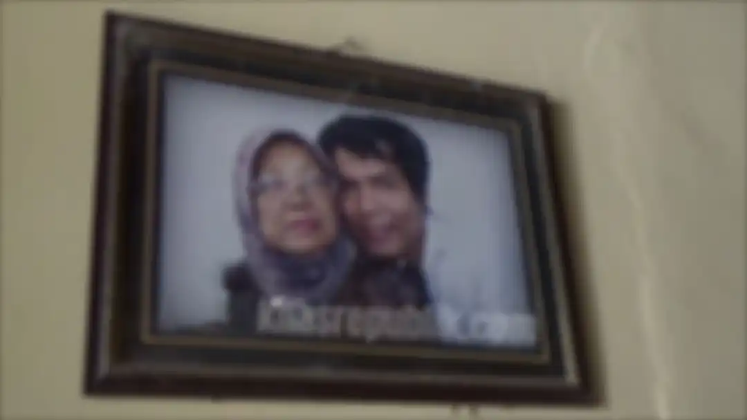 Ibunda Ryan Jombang mengaku tak punya ongkos menjenguk anaknya di dalam bui. 