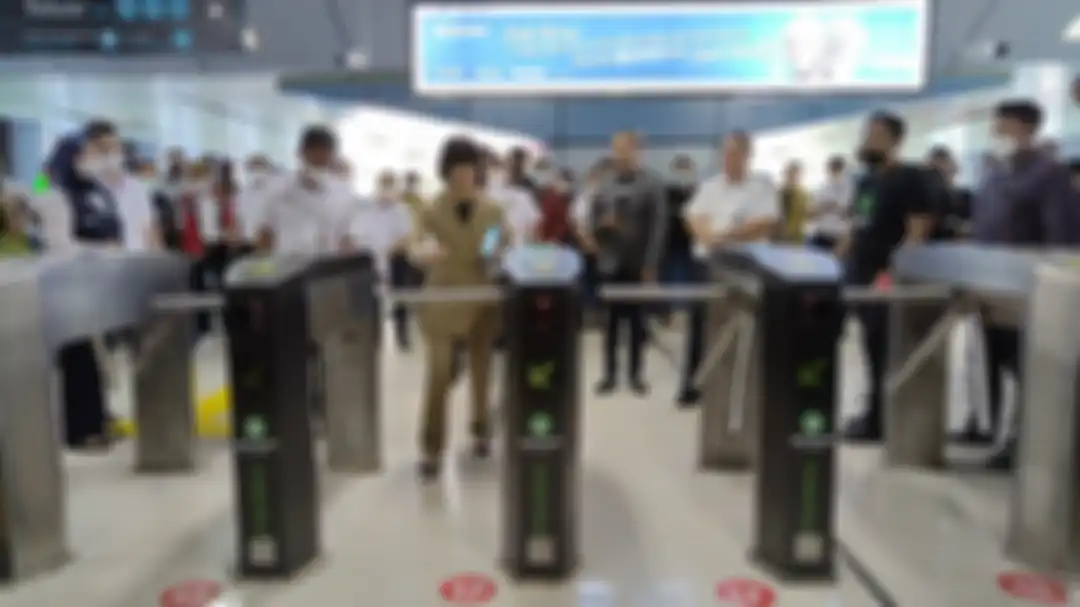 Ilustrasi cara gunakan tiket KRL lewat aplikasi Gojek.