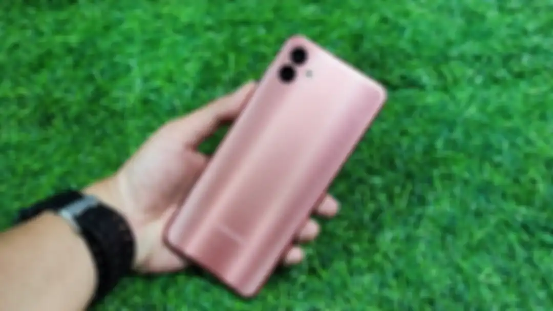 Hands-on Samsung Galaxy A04 dan alasannya dianggap sebagai smartphone sejutaan rasa flagship.