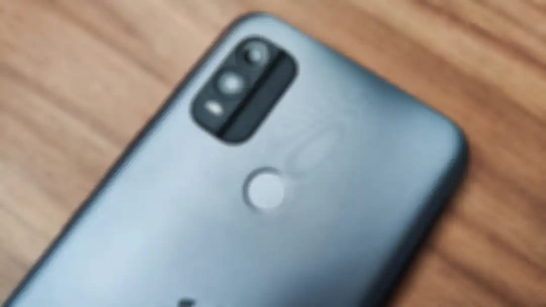 Desain bodi belakang dan kamera Nokia C21 Plus. 