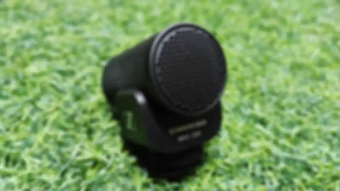 Desain belakang Sennheiser MKE 200.