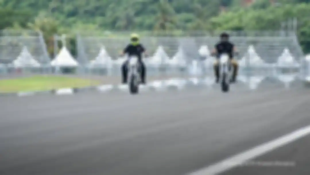 Motor listrik Pindad di Sirkuit Mandalika.