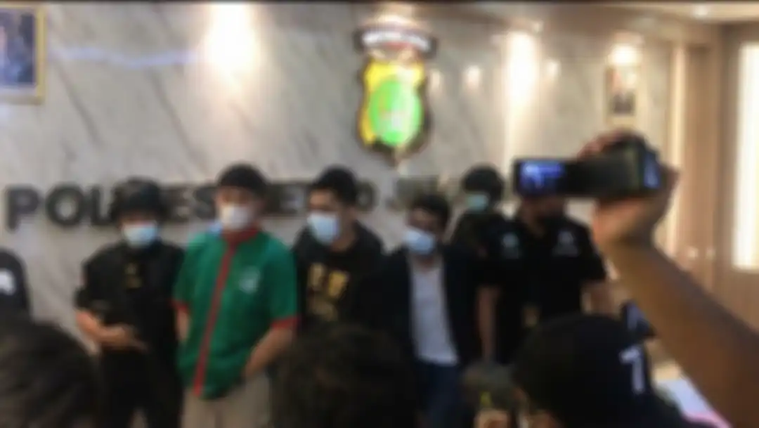 Konferensi pers soal penangkapan suami Nindy Ayunda, APH, di Polres Metro Jakarta Barat, Selasa (12/1/2021). 