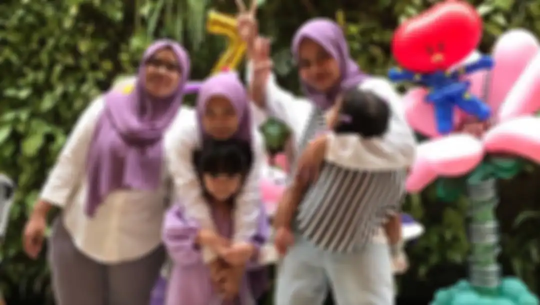 Pengasuh Gempi dapat perlakuan begini dari Gisel. Namun, janda Gading Marten dihujat gegara panggil kuda dengan nama Aisyah. 