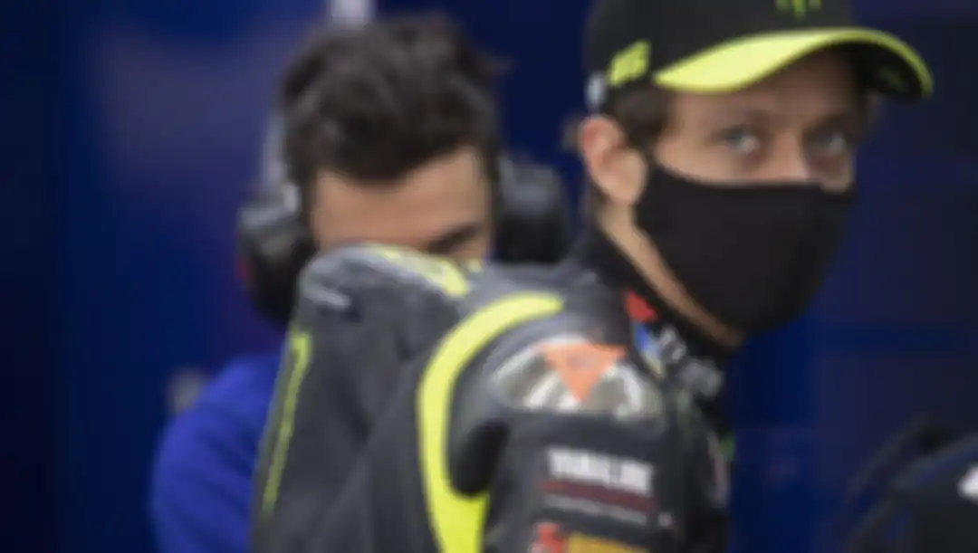 Start dari posisi ke-16 di MotoGP Valencia 2020, Valentino Rossi geram: Saya tidak tahu apa Yamaha mendengarkan saya.
