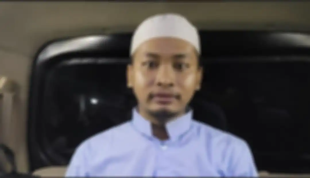 Habib Luthfi Al Haddad meminta Dhia Ul Haq tersangka pengeroyok Ade Armando serahkan diri. Tersangka bersembunyi di ponpes miliknya. 