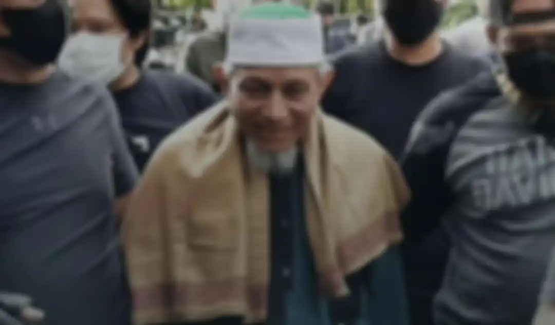 Khilafatul Muslimin menyimpan barang-barang berbahaya saat digeledah tim Polda Metro Jaya. Polisi sebarkan foto barbuknya. 