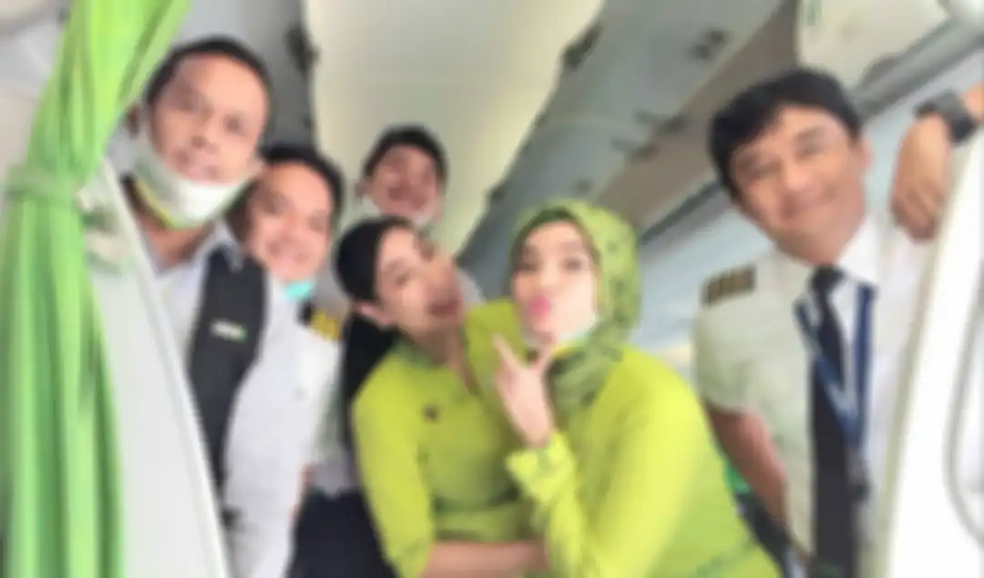 Boy Awalia pilot Citilink yang meninggal di Bandara Juanda mewarisi kebiasaan begini ke anak-anaknya. Sahabat sampai syok lihat foto keluarganya.