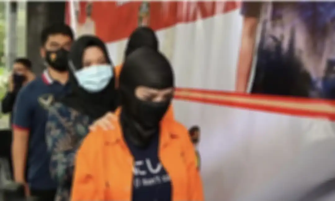 Foto artis sinetron CA terkuak. Bahkan, warga menjuluki hotel tempat dia beroperasi sebagai sarang kondom bekas. Begini nasibnya sekarang.