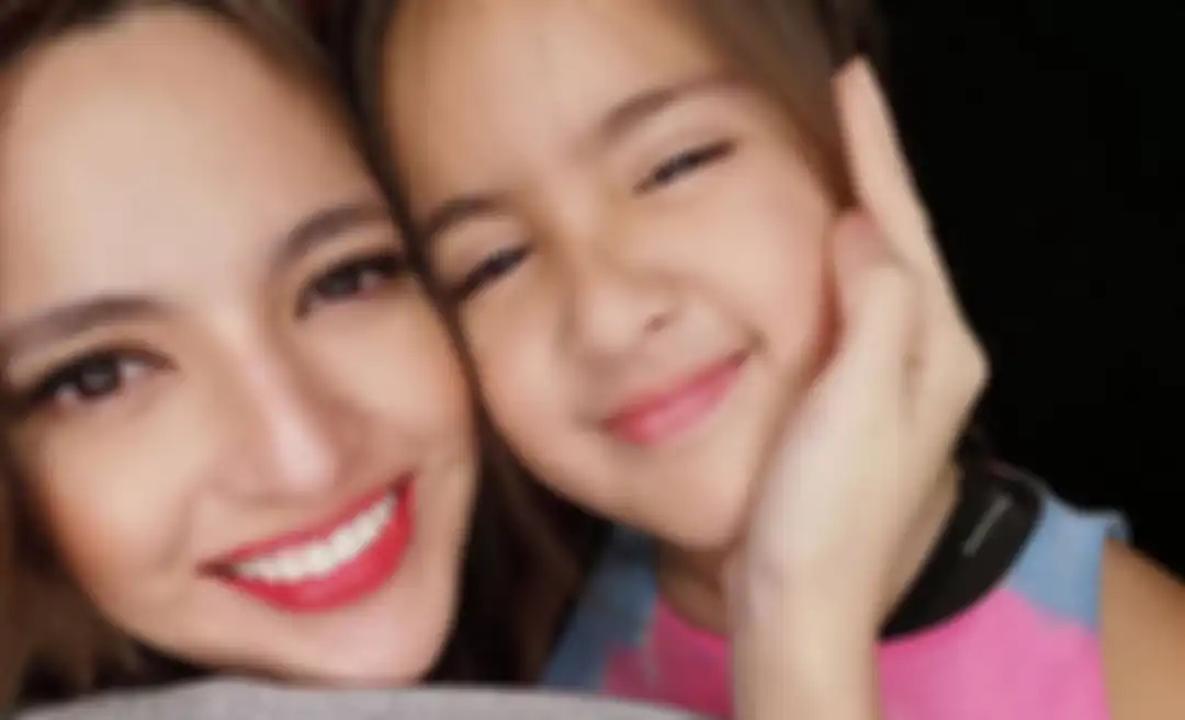 Nia Ramadhani dan Mikhayla Bakrie