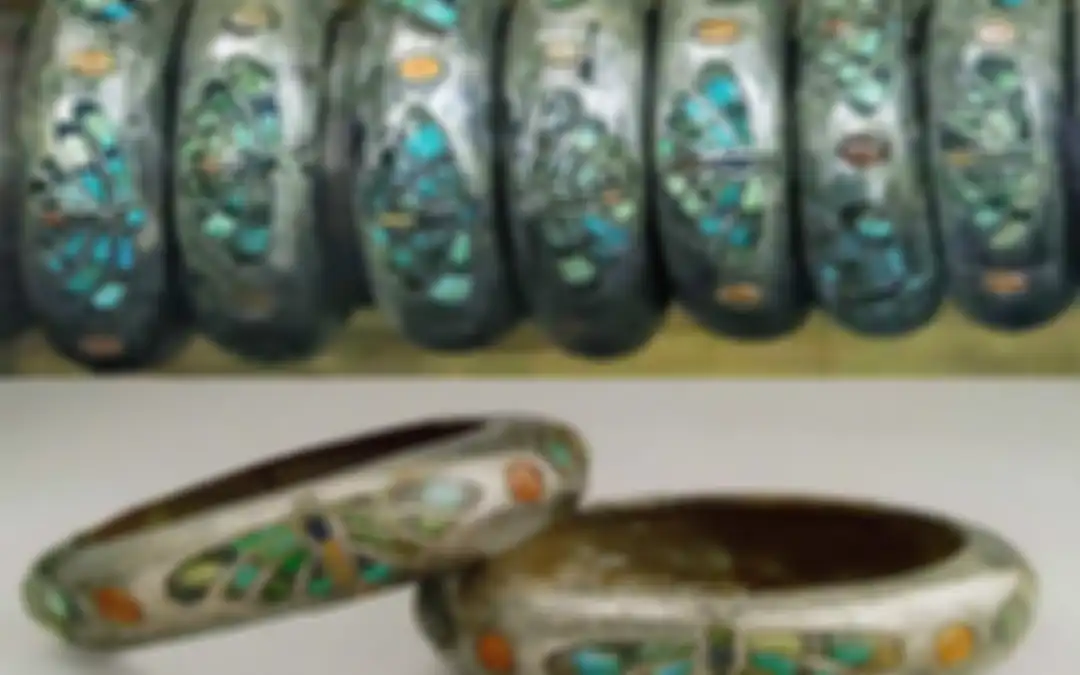 Gelang perak yang ditemukan di dalam ruangan sarkofagus Hetepheres.