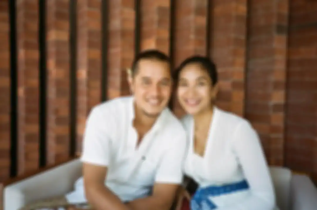 Happy Salma dan suami