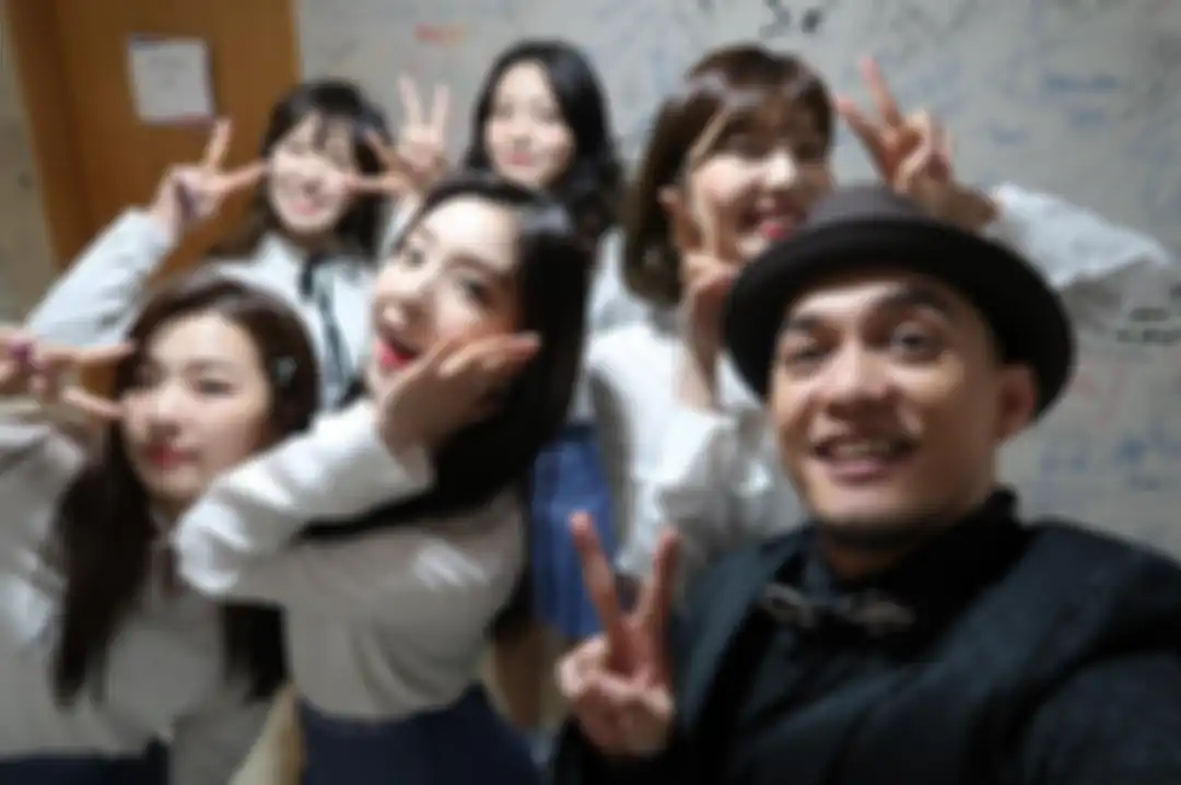 Ichsan Akbar dan Red Velvet